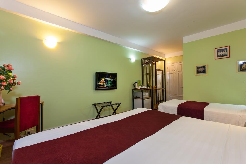 Iris Boutique Hotel Hanoi Buitenkant foto