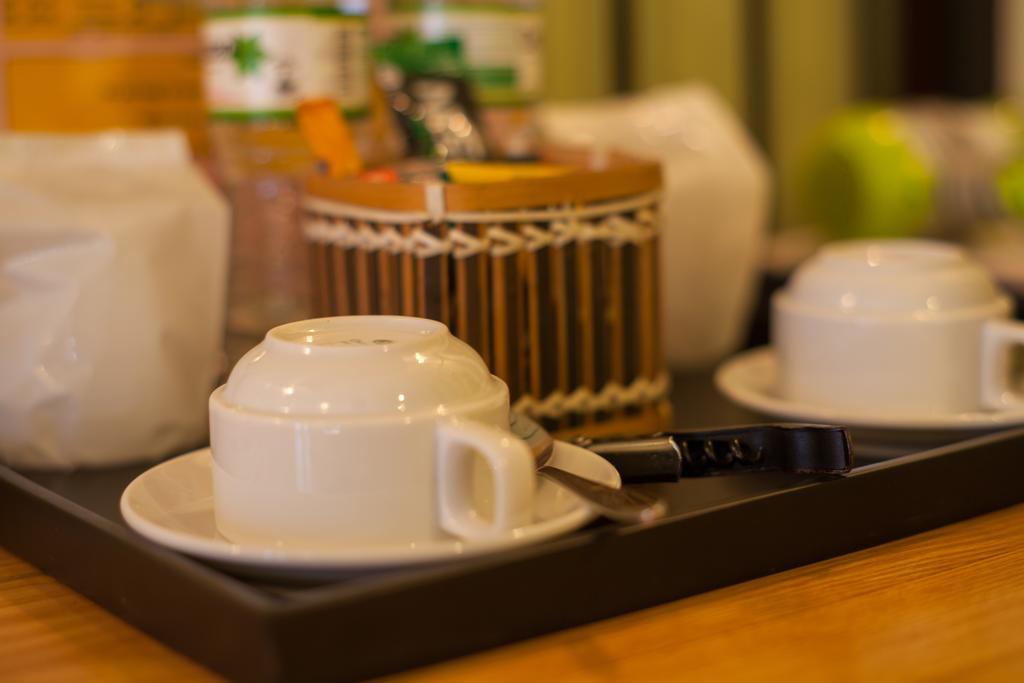 Iris Boutique Hotel Hanoi Buitenkant foto