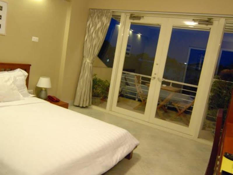 Iris Boutique Hotel Hanoi Buitenkant foto