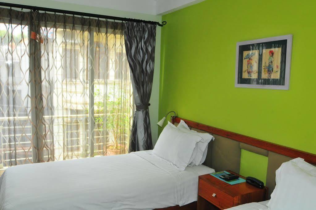 Iris Boutique Hotel Hanoi Buitenkant foto
